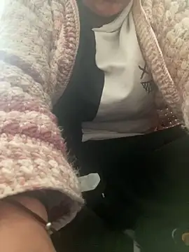 Snapshot of iloss2 chatting on February 11, 6:08 am iloss2 online show from February 11, 6:08 am