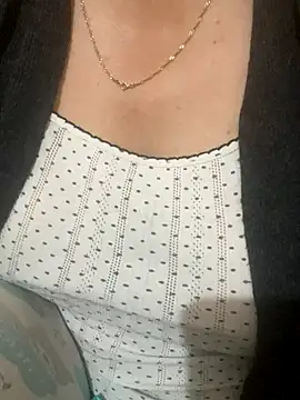 Snapshot of iloss2 chatting on October 16, 7:42 am iloss2 online show from October 16, 7:42 am