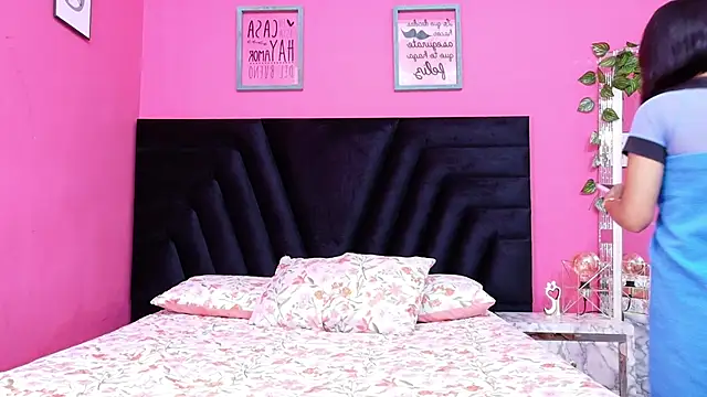 kinkylittlegirll online show from October 31, 5:03 pm