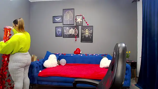 Katewalker  online show from February 14, 6:19 pm