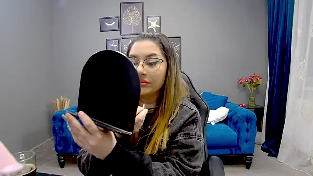 Katewalker  online show from March 3, 6:01 pm