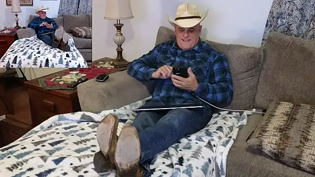 Foxhunt99 online show from December 2, 2:09 am