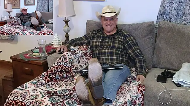 Foxhunt99 online show from December 17, 2:55 am