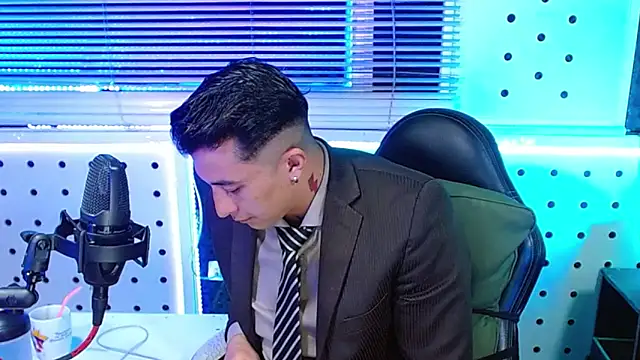 Darko0717 online show from January 7, 3:58 pm