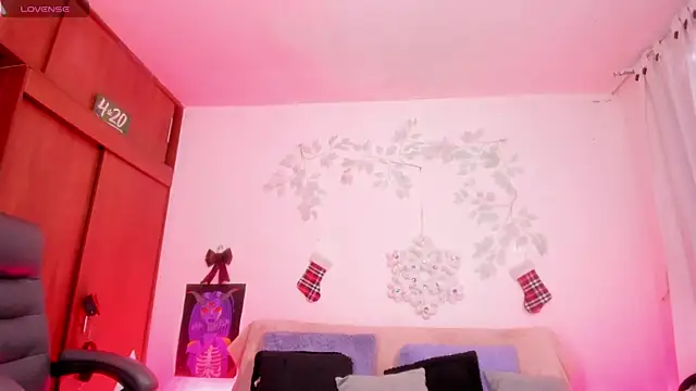 Cata green online show from December 4, 7:44 pm