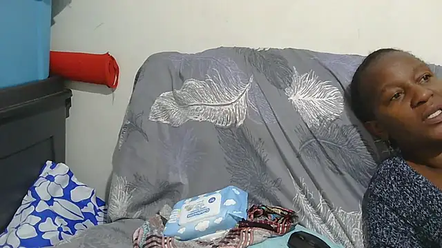 sluttylaura21 online show from December 3, 5:55 pm