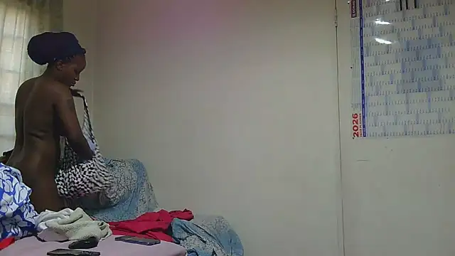 sluttylaura21 online show from April 4, 6:33 am