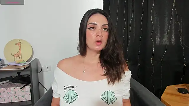 Snapshot of alexysgray chatting on July 1, 5:02 pm alexysgray online show from July 1, 5:02 pm