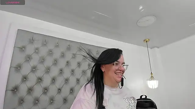 Snapshot of anette_cooper chatting on June 19, 3:44 am anette cooper online show from June 19, 3:44 am