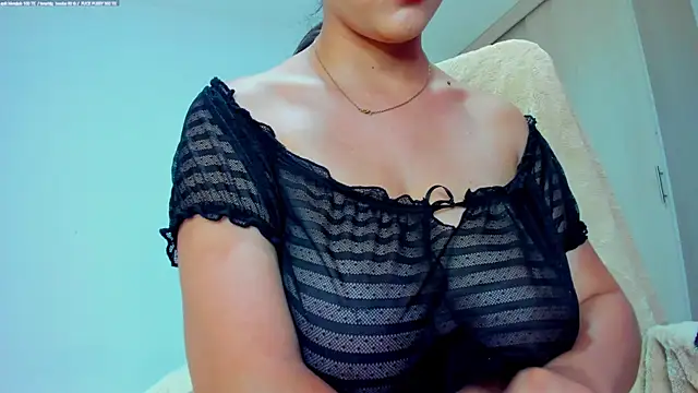 Snapshot of monica_little23 chatting on April 20, 8:43 pm monica little23 online show from April 20, 8:43 pm