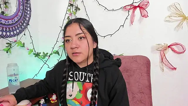 Snapshot of Hanna_moore1 chatting on December 2, 6:32 pm Hanna moore1 online show from December 2, 6:32 pm