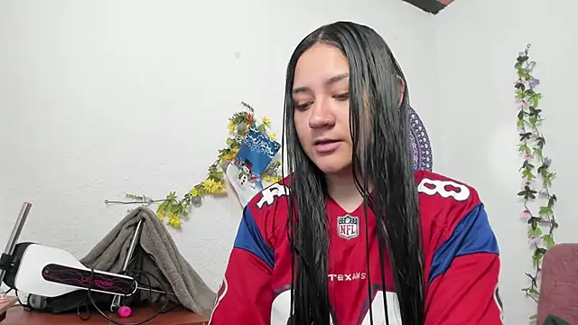 Snapshot of Hanna_moore1 chatting on January 2, 5:39 pm Hanna moore1 online show from January 2, 5:39 pm