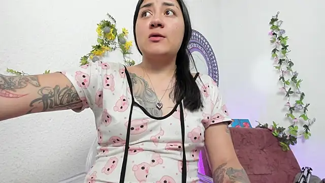 Snapshot of Hanna_moore1 chatting on February 5, 10:22 pm Hanna moore1 online show from February 5, 10:22 pm