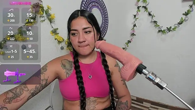 Snapshot of Hanna_moore1 chatting on March 20, 10:18 pm Hanna moore1 online show from March 20, 10:18 pm