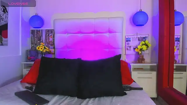 Snapshot of cinthya_walker1 chatting on May 6, 12:54 pm cinthya walker1 online show from May 6, 12:54 pm