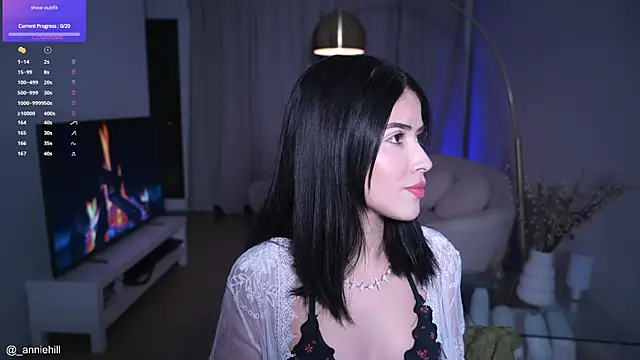 Snapshot of anniehillofficial chatting on September 16, 8:43 pm anniehillofficial online show from September 16, 8:43 pm