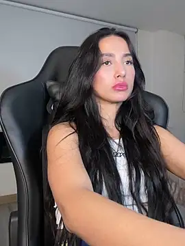 Snapshot of EvaMoet chatting on December 17, 6:24 am EvaMoet online show from December 17, 6:24 am