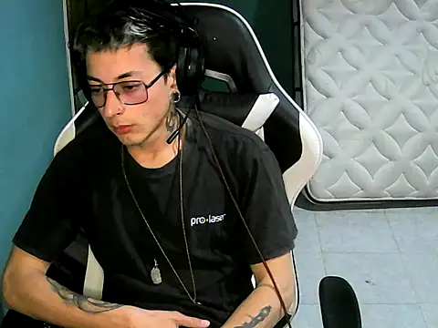 Snapshot of Jughead_16 chatting on October 1, 5:02 am Jughead 16 online show from October 1, 5:02 am