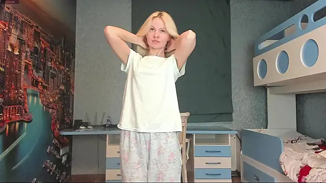 Snapshot of Masha_2002 chatting on April 24, 6:43 pm Masha 2002 online show from April 24, 6:43 pm