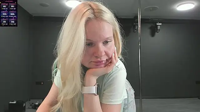 Snapshot of Masha_2002 chatting on May 23, 10:14 pm Masha 2002 online show from May 23, 10:14 pm