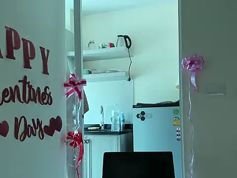 Snapshot of paulblack21 chatting on February 14, 7:05 am paulblack21 online show from February 14, 7:05 am