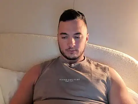 Snapshot of paulblack21 chatting on April 11, 7:40 pm paulblack21 online show from April 11, 7:40 pm