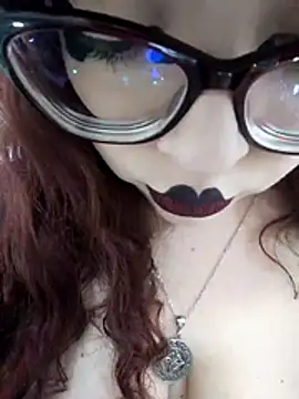 Snapshot of alicce_moon_ chatting on May 13, 10:06 pm alicce moon online show from May 13, 10:06 pm