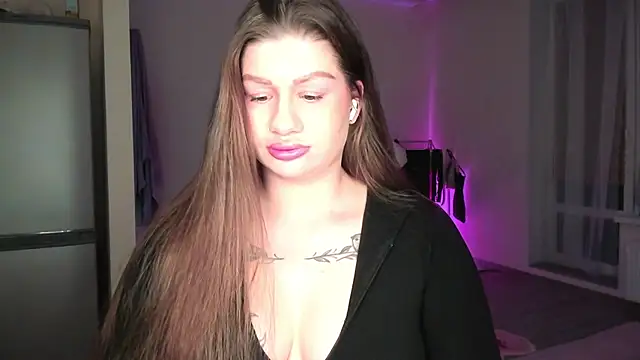 Snapshot of JuicyHelenX chatting on April 22, 7:37 pm JuicyHelenX online show from April 22, 7:37 pm
