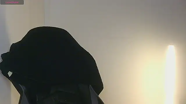 Snapshot of val_bardot chatting on May 6, 3:46 am val bardot online show from May 6, 3:46 am