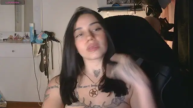 Snapshot of val_bardot chatting on May 12, 4:53 am val bardot online show from May 12, 4:53 am