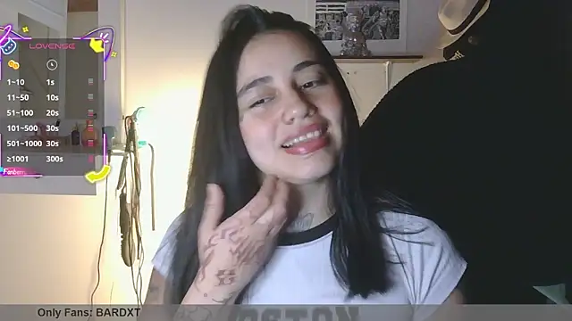 Snapshot of val_bardot chatting on June 4, 2:17 am val bardot online show from June 4, 2:17 am