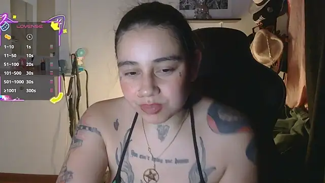 Snapshot of val_bardot chatting on June 5, 2:40 am val bardot online show from June 5, 2:40 am