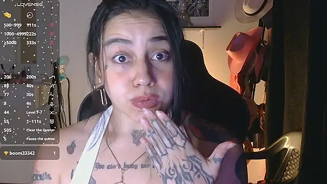 Snapshot of val_bardot chatting on June 10, 2:34 am val bardot online show from June 10, 2:34 am