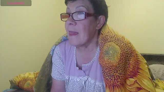 Snapshot of Sandra_Carina chatting on May 4, 4:41 am Sandra Carina online show from May 4, 4:41 am