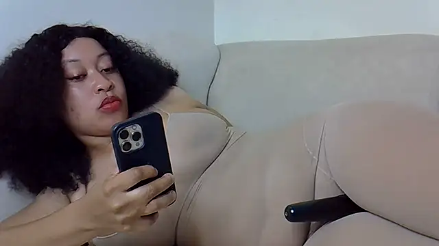 Snapshot of Pretty-diva chatting on June 8, 2:45 am Pretty-diva online show from June 8, 2:45 am