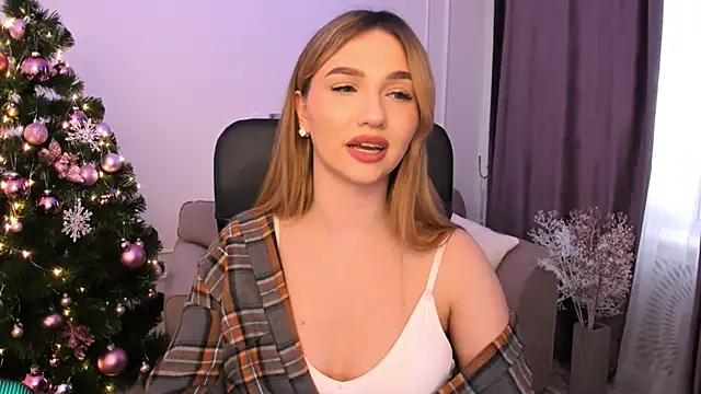 Snapshot of GracefulLook chatting on December 23, 9:38 am GracefulLook online show from December 23, 9:38 am