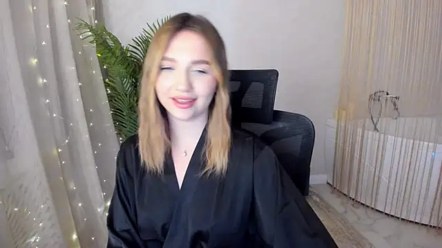 Snapshot of GracefulLook chatting on January 21, 5:51 pm GracefulLook online show from January 21, 5:51 pm