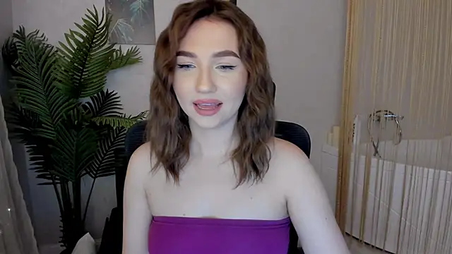 Snapshot of GracefulLook chatting on February 14, 10:36 pm GracefulLook online show from February 14, 10:36 pm