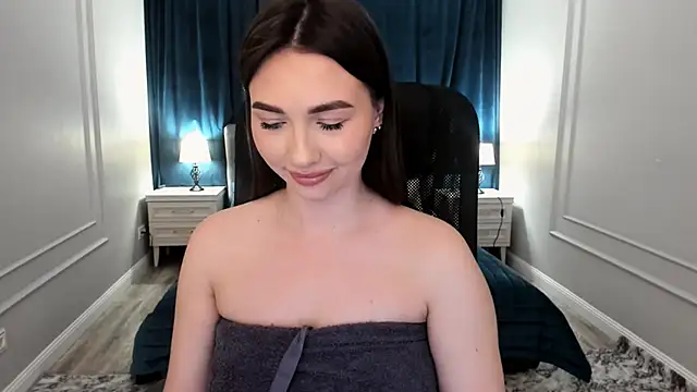 Snapshot of GracefulLook chatting on February 15, 10:42 pm GracefulLook online show from February 15, 10:42 pm