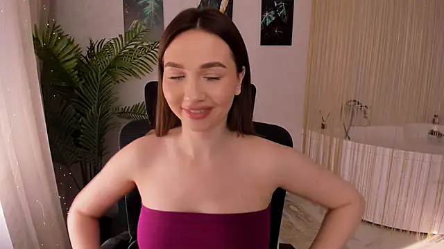 Snapshot of GracefulLook chatting on February 24, 6:49 am GracefulLook online show from February 24, 6:49 am