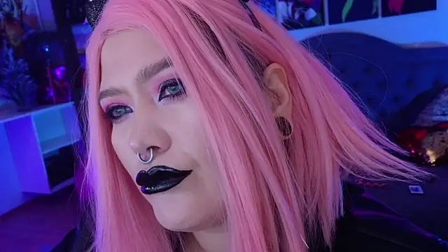 Snapshot of wickedxqueen chatting on December 15, 4:18 am wickedxqueen online show from December 15, 4:18 am