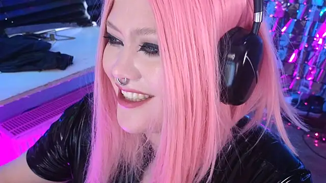 Snapshot of wickedxqueen chatting on March 3, 8:27 am wickedxqueen online show from March 3, 8:27 am