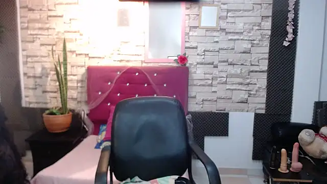 Snapshot of MarianaNight02 chatting on December 30, 11:17 pm MarianaNight02 online show from December 30, 11:17 pm