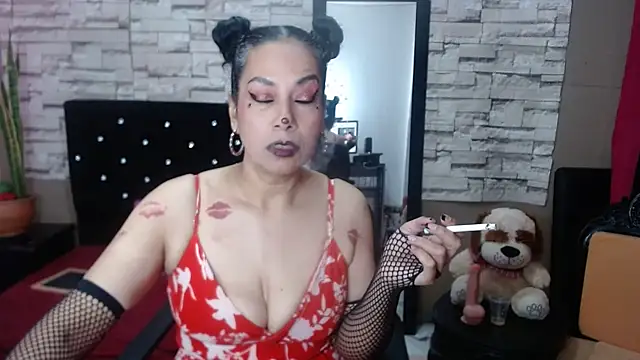 Snapshot of MarianaNight02 chatting on October 31, 5:52 am MarianaNight02 online show from October 31, 5:52 am