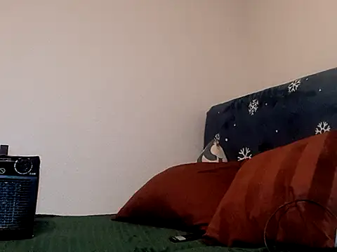 Snapshot of Bury0117 chatting on February 17, 8:15 pm Bury0117 online show from February 17, 8:15 pm