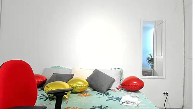 Snapshot of Estrella_Duran chatting on March 17, 7:15 pm Estrella Duran online show from March 17, 7:15 pm