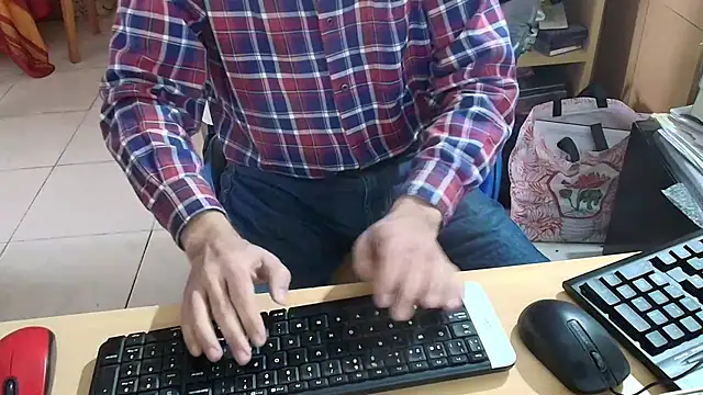 Snapshot of angelgarcia269 chatting on July 15, 11:59 am angelgarcia269 online show from July 15, 11:59 am