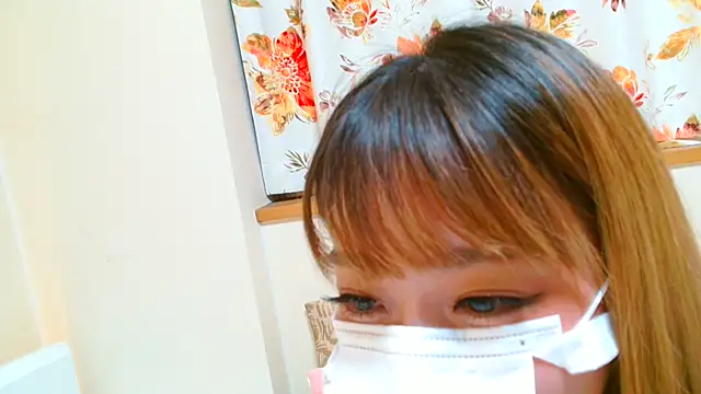 Snapshot of liliyRiSAcha-n chatting on December 14, 8:56 am liliyRiSAcha-n online show from December 14, 8:56 am