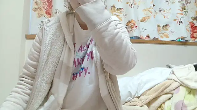 Snapshot of liliyRiSAcha-n chatting on December 19, 5:51 am liliyRiSAcha-n online show from December 19, 5:51 am