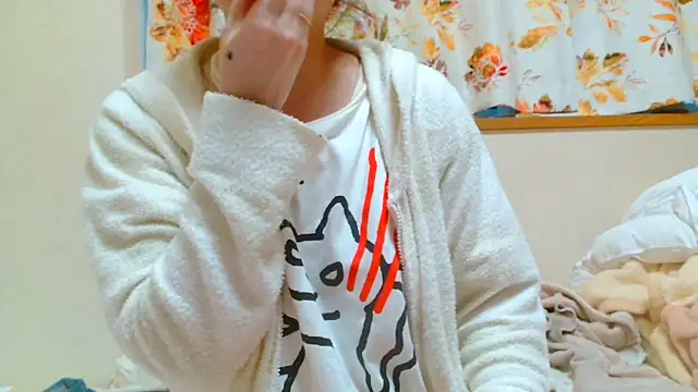 Snapshot of liliyRiSAcha-n chatting on January 23, 10:44 pm liliyRiSAcha-n online show from January 23, 10:44 pm